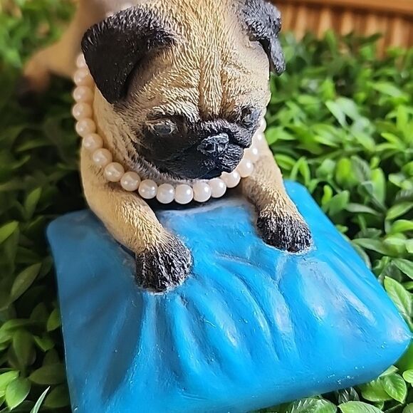 Vintage 1990 Resin Pillow Pug With Pearls - Picture 4 of 10